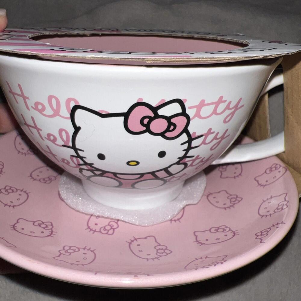 HELLO KITTY TEA CUP & SAUCER SET BNIB 12oz